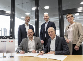 Von links nach rechts: Vorne: Ola Norén, Head of Metallurgy, ABB; Dr. Jochen Wans, VP of Casting Flat, SMS group. Hinten: Lothar Fischer, Casting Flat, SMS group; Carl Almeby, Sales Manager for northern & western Europe for ABB Metallurgy; Eva Wadman, Industrial Automation Measurement & Analytics Västerås, Sweden.