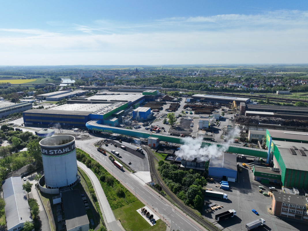 Das Werk von Feralpi Stahl in Riesa - Photo:  Feralpi Stahl / Albatros-Film