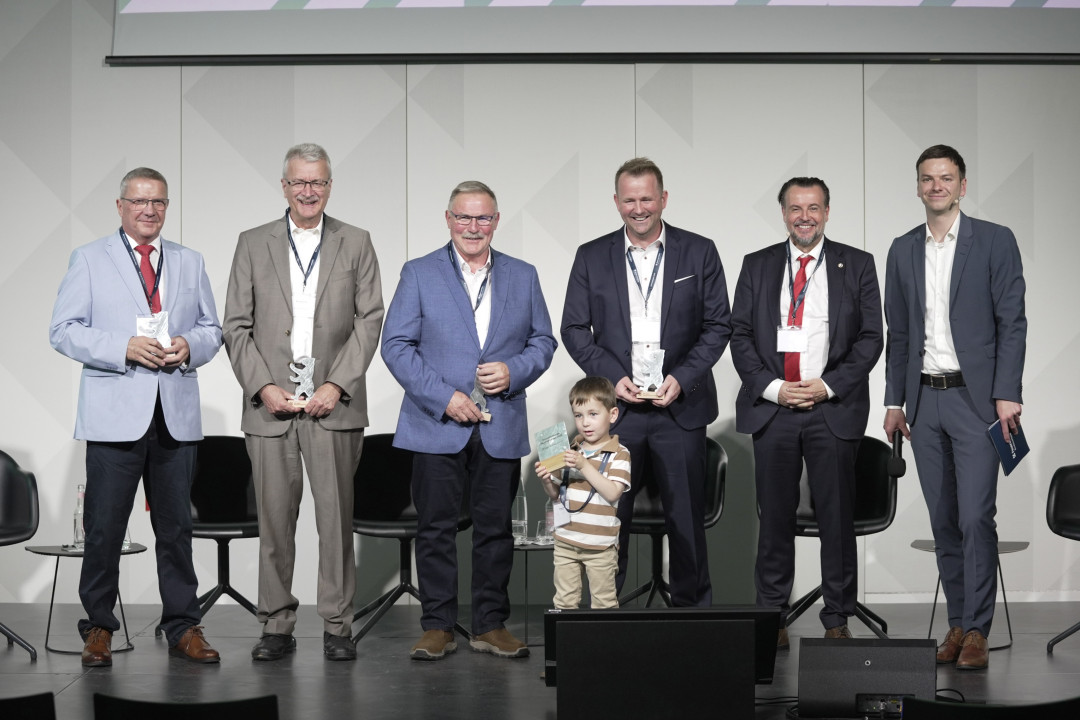 Von links nach rechts: Klaus Neumann, Hans-Otto Weber, Fred Neumann, Georg Früh, Martin Kopf, Marco Göllrich. - Photo: Bundesverband Feuerverzinken