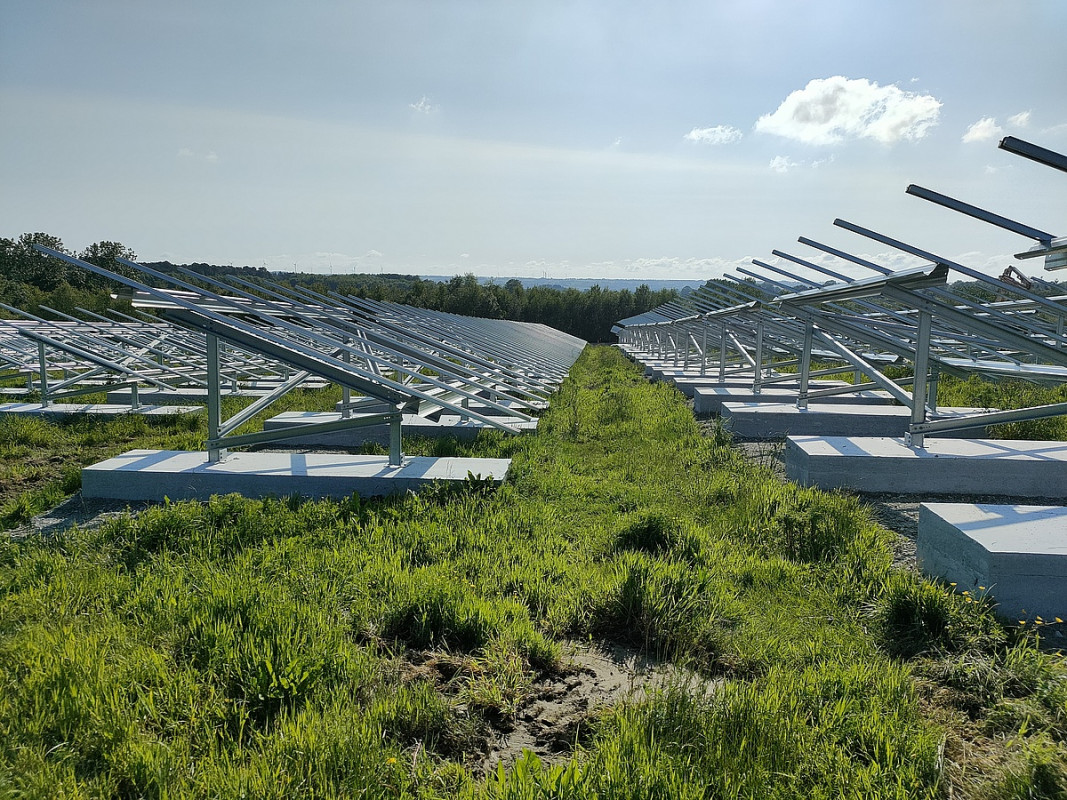 Trägerstrukturen für die PV-Module eines Solarparks - Photo: ArcelorMittal Europe – Flat Products