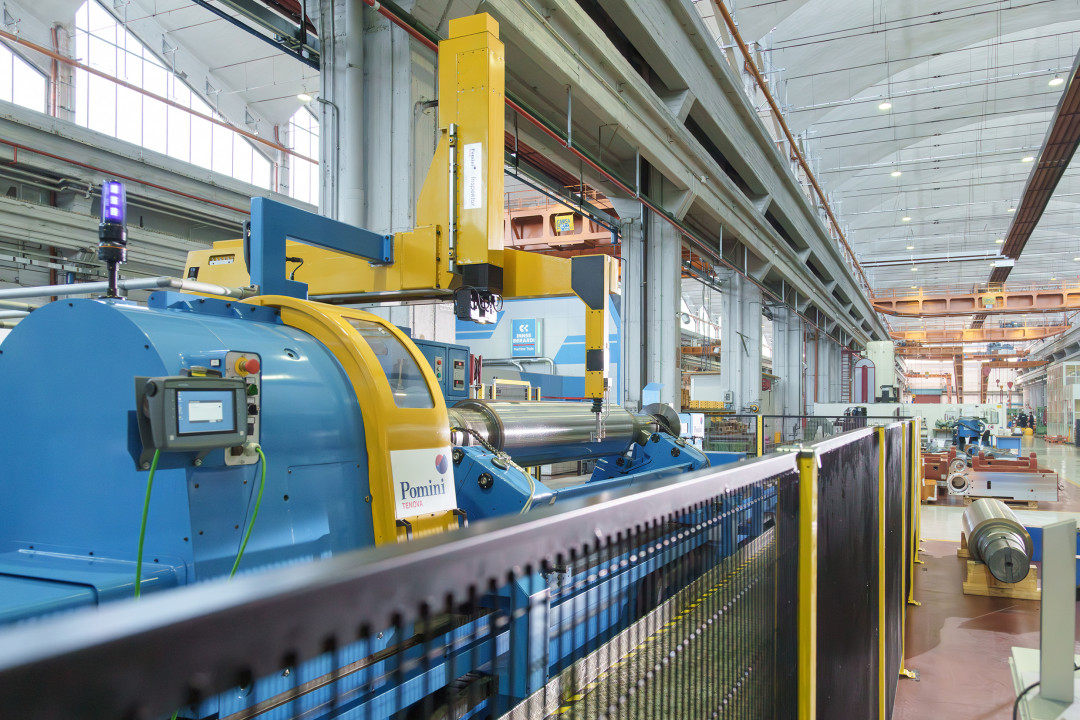 Walzenschleifmaschine von Pomini Tenova, ausgestattet mit modernster CNC- und Automatisierungstechnologie von Siemens auf Basis von Sinumerik One - Photo: Siemens AG