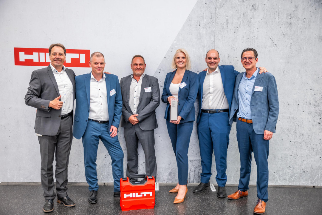 Auf dem Foto (v.l.n.r.): Martin Matheis (Lead Byer Steel Hilti) Martin Graus (Leiter Qualitätswesen Kaltstauchdraht / Federstahl / Automatenstahl Saarstahl) Lars Willmes (Head of Sales QWR Saarstahl) Dr. Nadine Artelt (Sales Director Saarstahl) Luigi Fierro (Head of Procurement Hilti) Peter Rupp (Head of Corporate Sustainability Hilti) - Photo: Hilti
