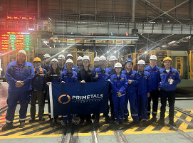 Ein Teil des Teams von Primetals Technologies feiert die erfolgreiche Inbetriebnahme der Gießmaschine Nr. 6 im Baosteel-Werk in Shanghai.
