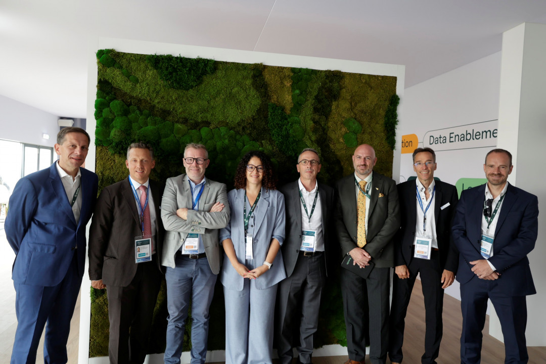 Caption (v.l.n.r.): François Pillavoine, Chief Sale Officer, tk accelis Supply Chain Solutions France; Etienne Merlin, Aerospace Purchasing, Supply-chain & ICR Manager, SKF Groupe; Michel Pereira Aerospace Category Manager Europe, SKF Groupe; Donia Aubert, Key Account Manager, tk accelis Supply Chain Solutions France; Emmanuel Soubigou CEO, tk accelis Supply Chain Solutions France ; Gary Lowe, Chief Executive Officer Aerospace, tk accelis Supply Chain Solutions; Ivan Bourgeois, Aerospace Purchasing Manager Europe, SKF Groupe; Simon Davies, Commercial Director, tk accelis Supply Chain Solutions UK - Photo: tk accelis