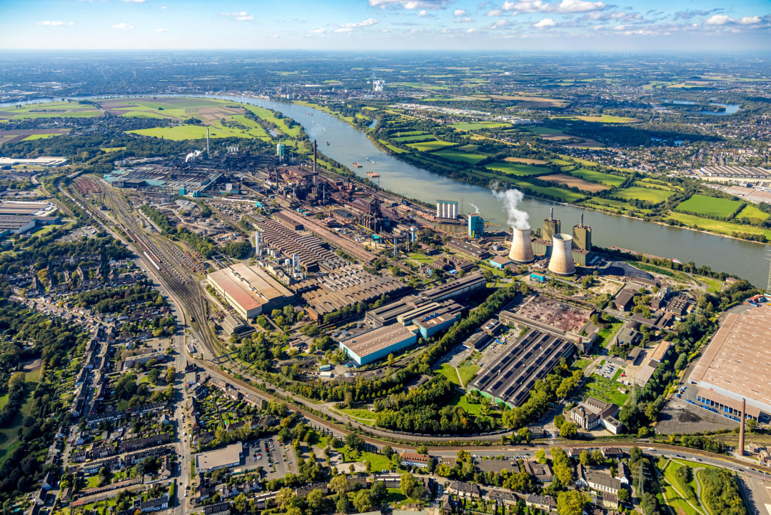 Der Standort von HKM am Rhein - Bild: www.luftbild-blossey.de