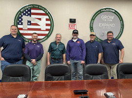 Vertreter von Primetals Technologies und Nucor Decatur, von links: Jeremy Floyd, Senior Engineer at Primetals Technologies USA; Adam Horrex, Melt Shop Manager; Mike Jacques, Senior Business Sub-Segment Manager; JD Melton, Maintenance & Engineering Manager; Matt Brooks, General Manager — all with Nucor Decatur — and Mark Corzine, Director of Metallurgical Services at Primetals Technologies USA.