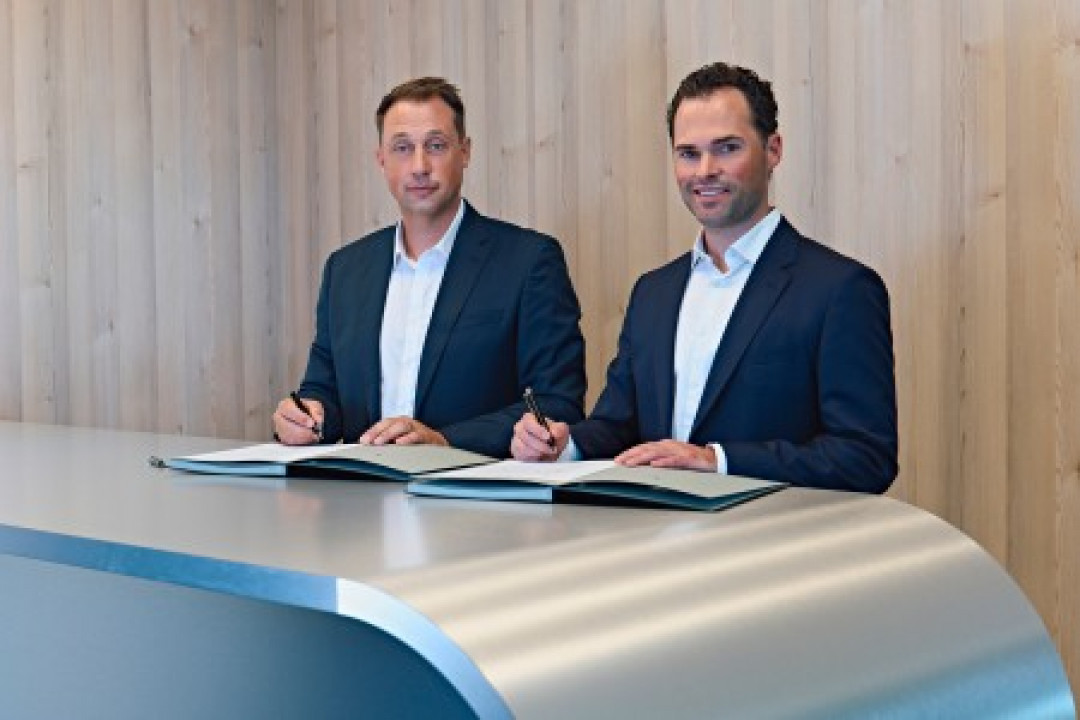 thyssenkrupp Rasselstein und VSB Integrated Energy Solutions schließen On-site Power Purchase Agreement. Dr. Thorsten Krenke, CTO der thyssenkrupp Rasselstein GmbH; Frederic Wagner, Geschäftsführer der VSB Integrated Energy Solutions GmbH (v.l.n.r.). - Photo: thyssenkrupp Rasselstein GmbH