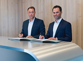 thyssenkrupp Rasselstein und VSB Integrated Energy Solutions schließen On-site Power Purchase Agreement. Dr. Thorsten Krenke, CTO der thyssenkrupp Rasselstein GmbH; Frederic Wagner, Geschäftsführer der VSB Integrated Energy Solutions GmbH (v.l.n.r.).