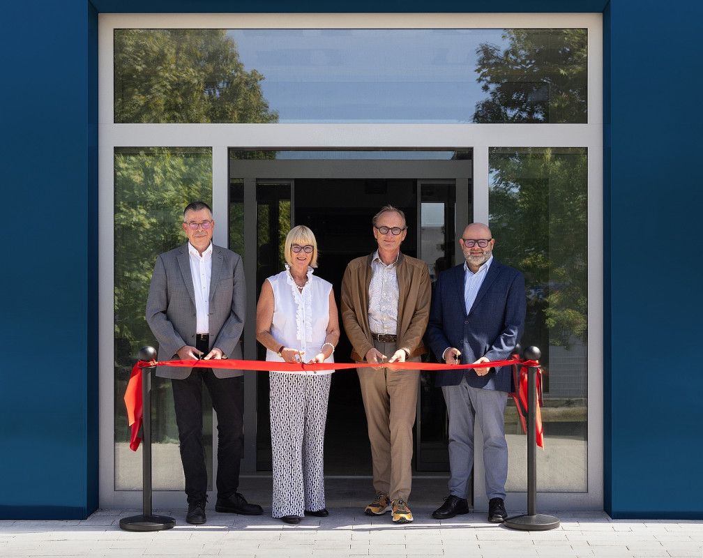 Auftakt für das nächste Kapitel der TII Group: Gesellschafterin und Geschäftsführung eröffnen gemeinsam das neue Headquarter am Standort Pfedelbach. Im Bild von links: Thomas Müller, Susanne Rettenmaier, Dr. Gerald Karch, Filippo Baldassari. - Photo: TII Group