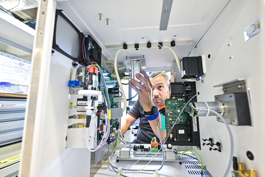 Präzision bis ins Detail: Im Neubau in Ilmenau entwickelt und produziert Analytik Jena Systeme für die Umwelt-, Wasser- und Industrieanalytik. - Photo: Endress+Hauser