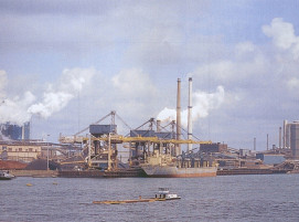 Der Nordseehafen von Tata Steel IJmuiden im Jahr 2005